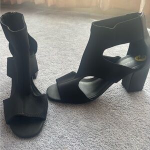 Donald Pliner Black Heels Size 9